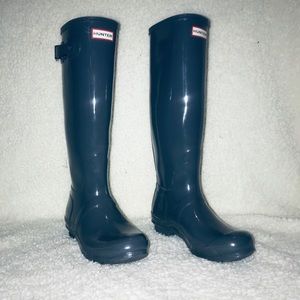 Women's Hunter rain boots, size 8